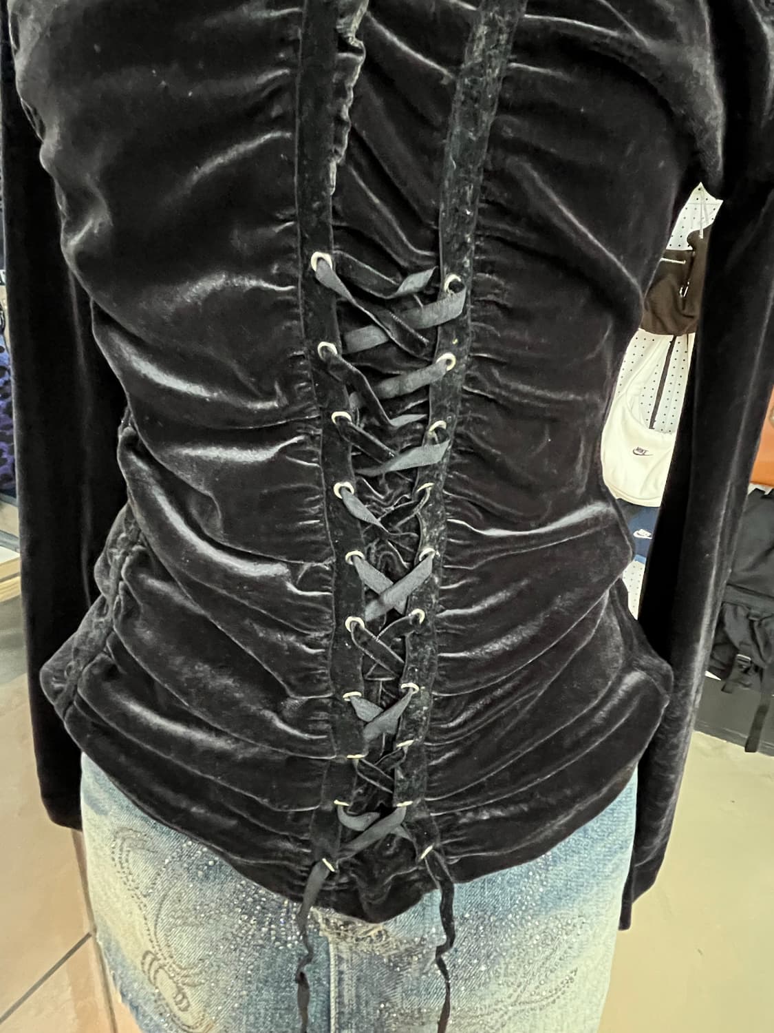 게스 자켓 아일렛 벨벳 롱슬리브 큐빅 데미지 미니 스커트 코디 상품이미지6