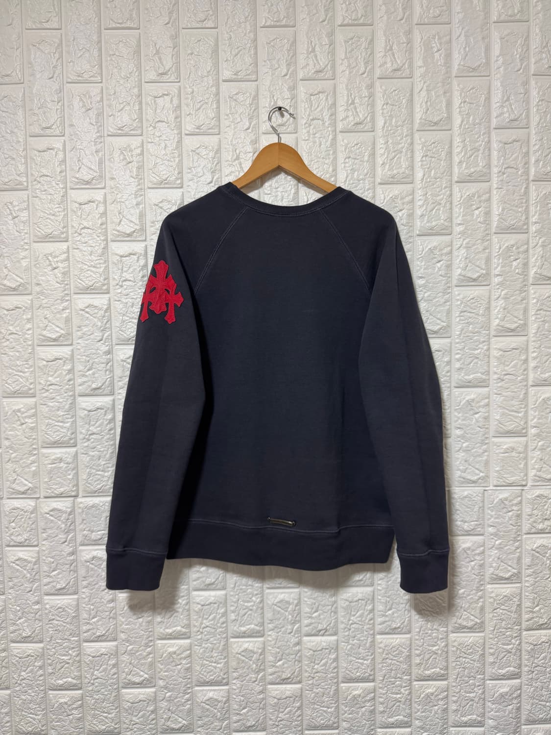 [M] 크롬하츠 레드 레더패치 크로스 맨투맨 상품이미지2