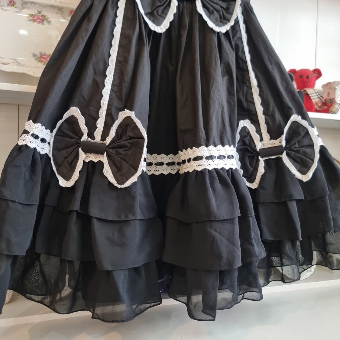 AND ROMEO 블랙화이트 프릴 리본 원피스 상품이미지4