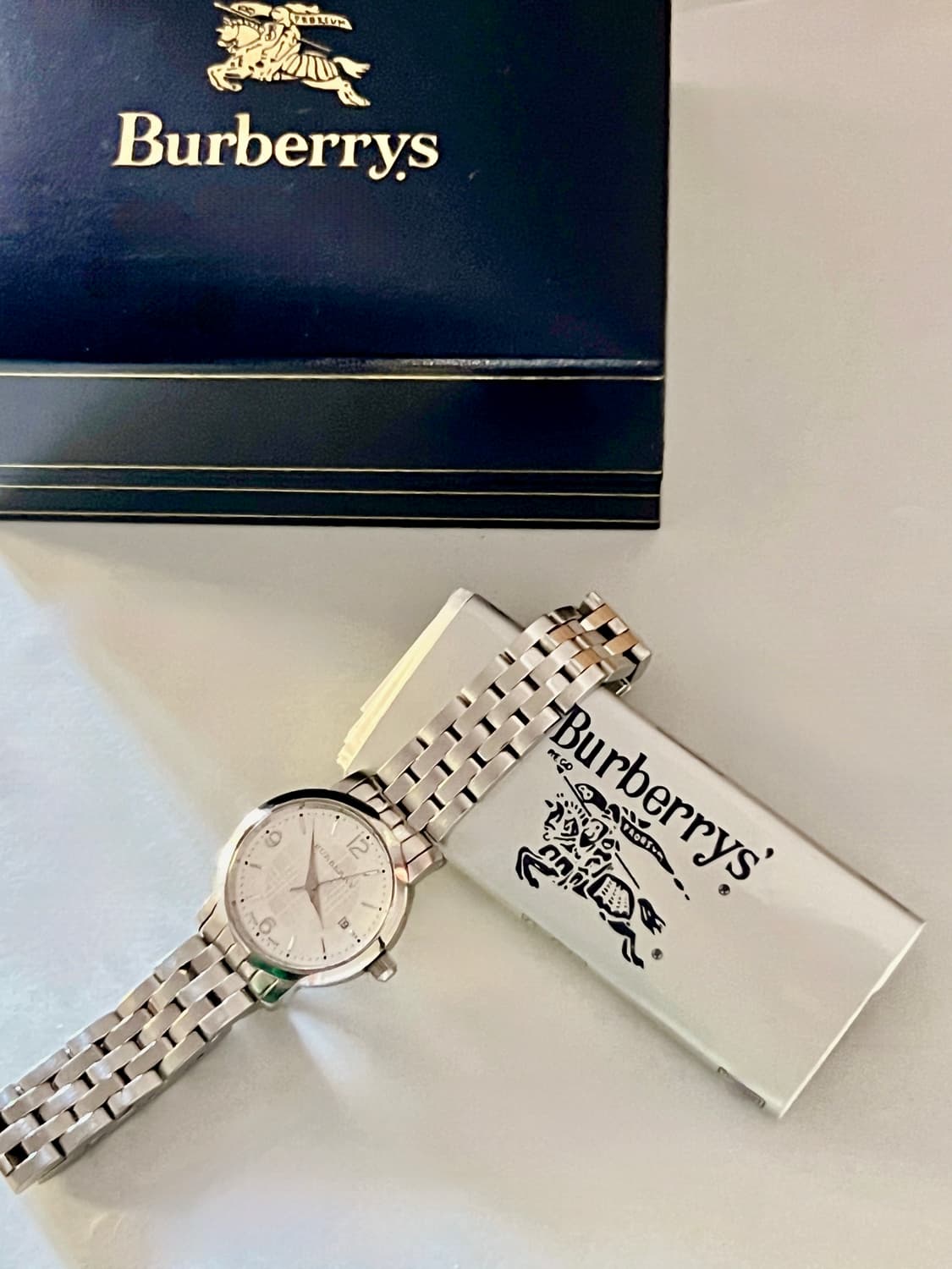 BURBERRY 실버 라운드 데이트 버버리 시계 상품이미지10