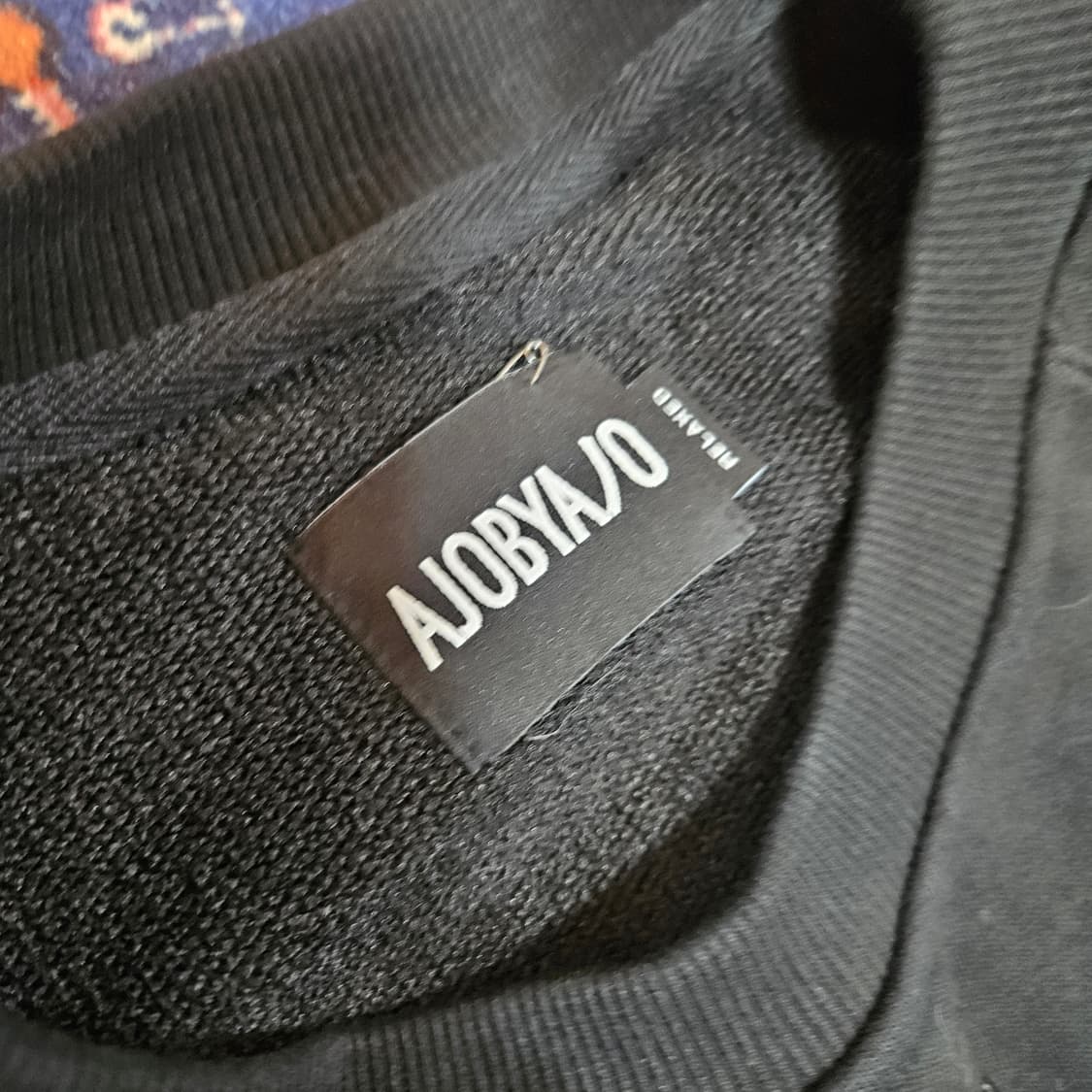 (미사용)아조바이아조 라글란 오버핏 숄더 블럭자수 맨투맨 Free 상품이미지7