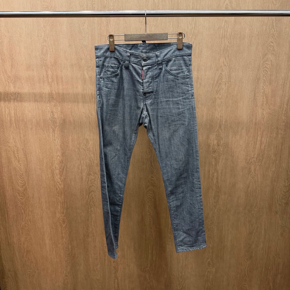 디스퀘어드2 데님 팬츠 레드 탭 포켓 스터드 슬림 스트레이트핏 그레이 상품이미지2