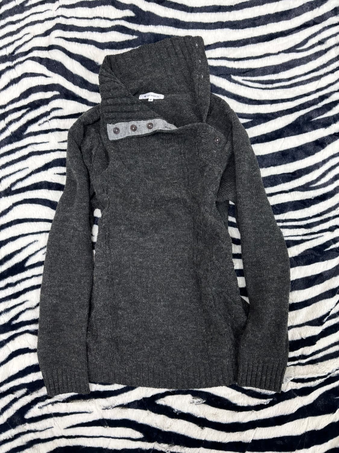 High Neck Design Button Detail Knit Slee 상품이미지4