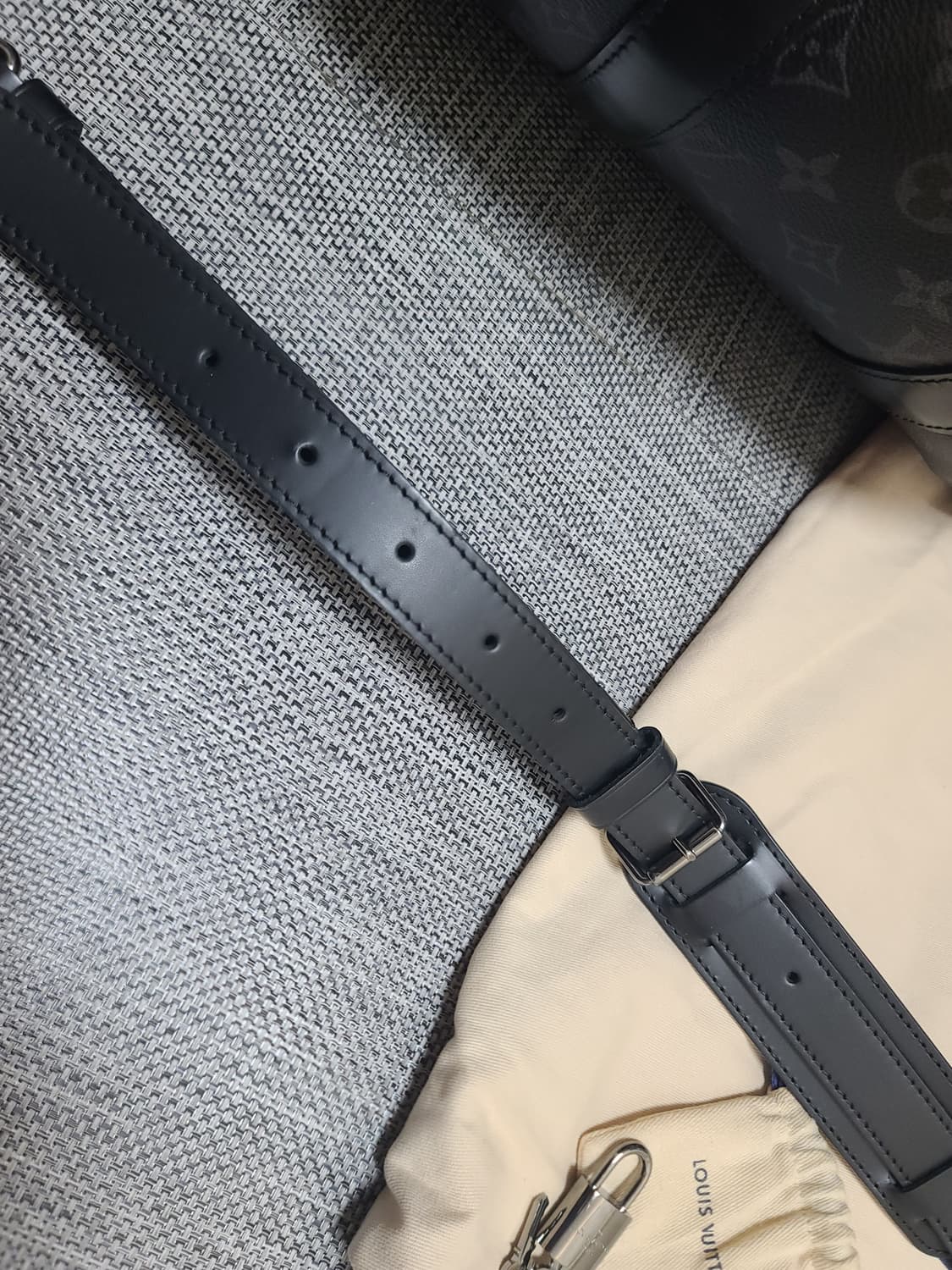 루이비통 모노그램 이클립스 키폴 45 보스턴백 상품이미지9