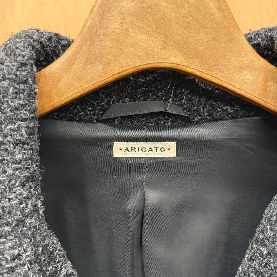 블루블루 아리가또 울 코트 테일러드 카라 부클 텍스처 배색 디테일 블랙 상품이미지6