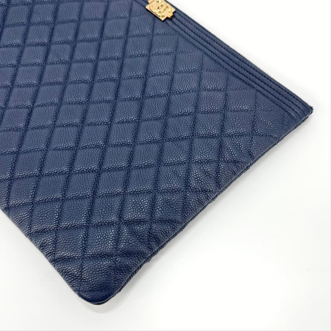 샤넬 캐비어 보이 클러치백 라지 네이비 상품이미지7