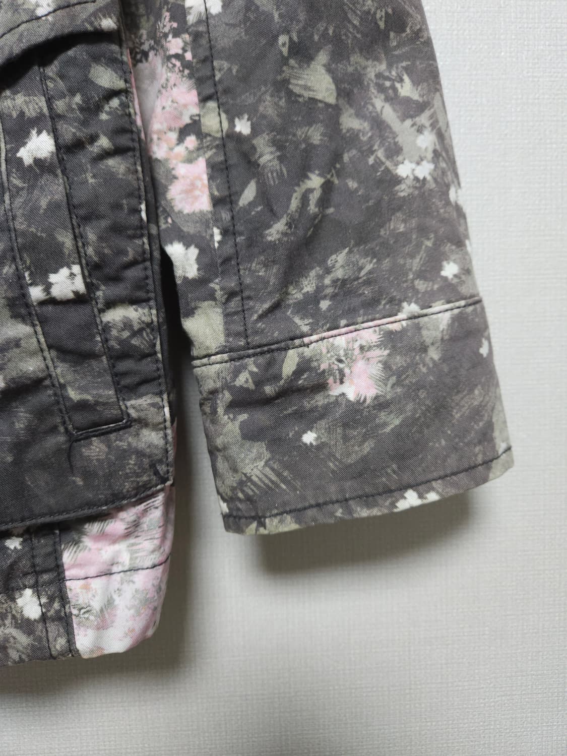 게스 체리블라썸 플라워 야상 자켓 (85/XS) 상품이미지5