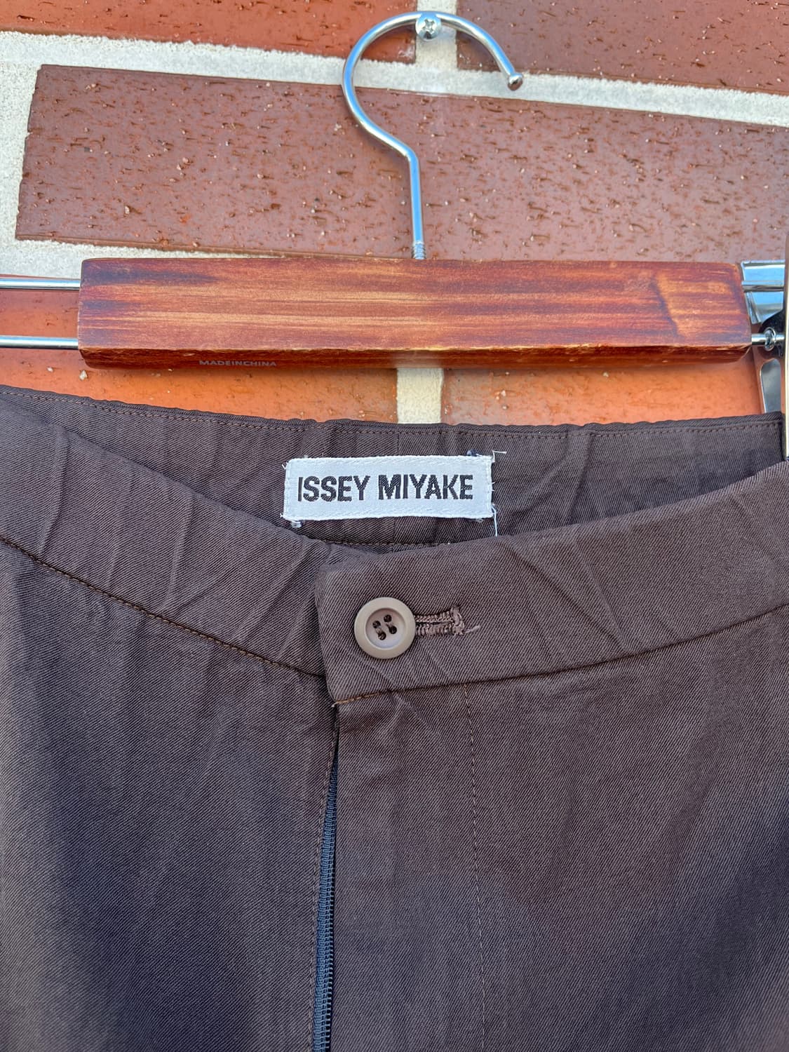 Issey Miyake 주름가공 브라운 나일론 팬츠 상품이미지3