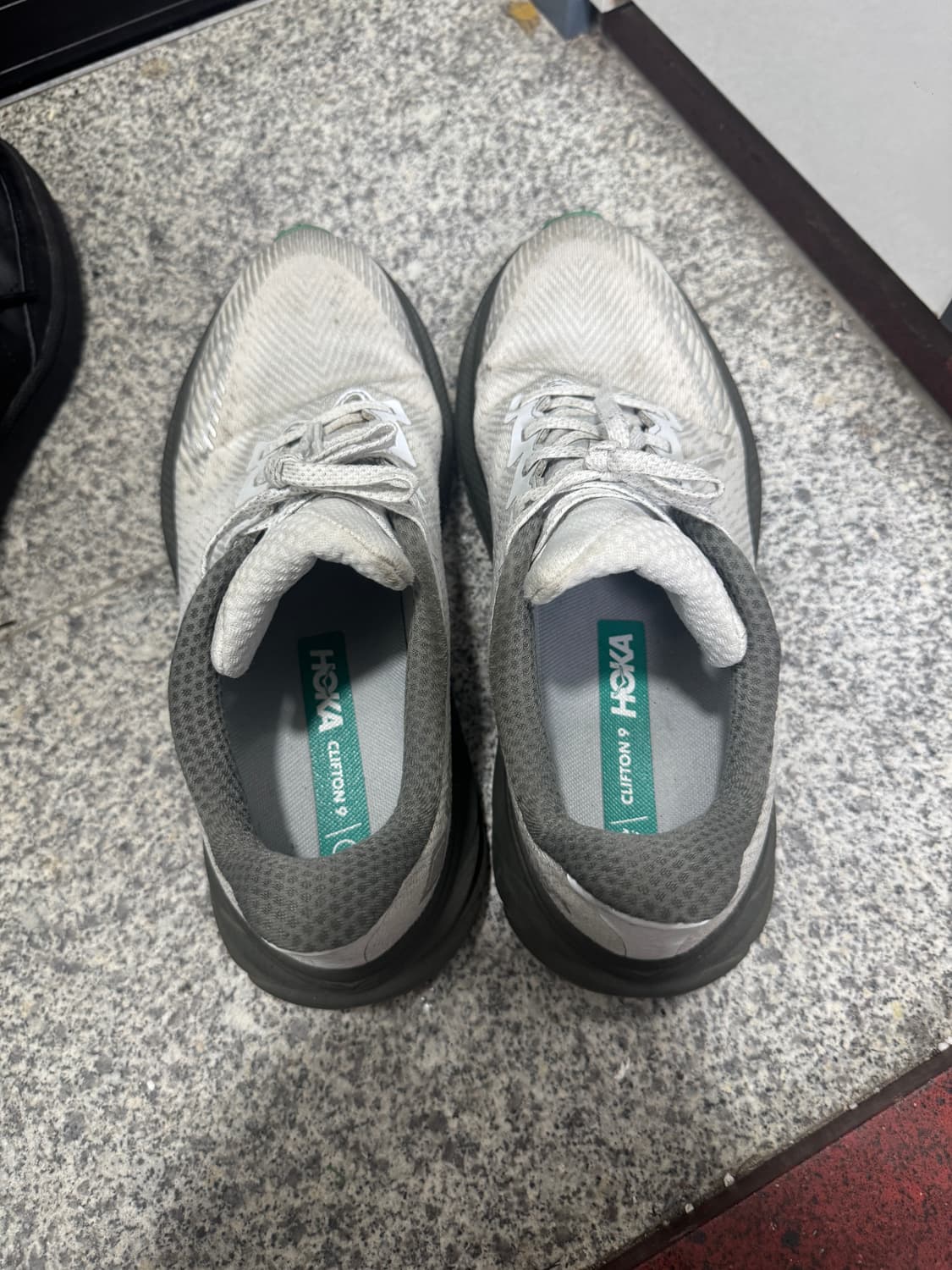 호카오네오네 클리프톤 9 고어택스 270 상품이미지2