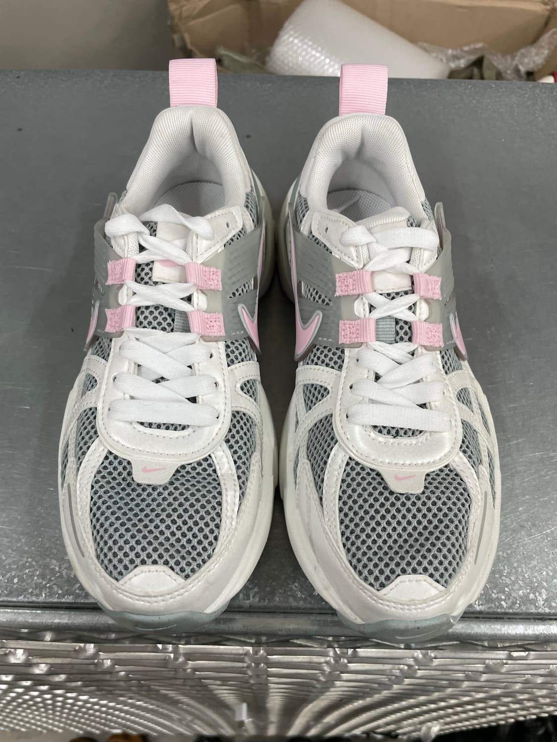 나이키 V2K 메탈릭 화이트 핑크 240 상품이미지5