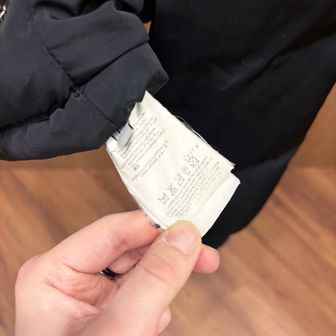 디스퀘어드2 다운 패딩 점퍼 후드 퍼 더블 지퍼 밑단 스트링 디테일 블랙 상품이미지9