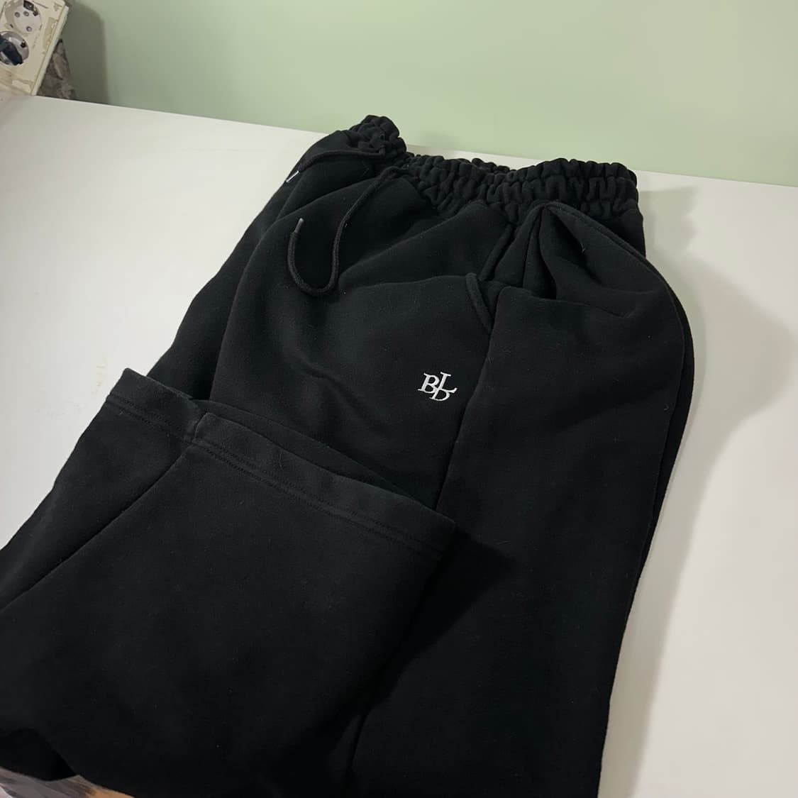 M 벨리드 BELLIDE 블랙 루즈와이드핏 밴딩 스웻팬츠 상품이미지2