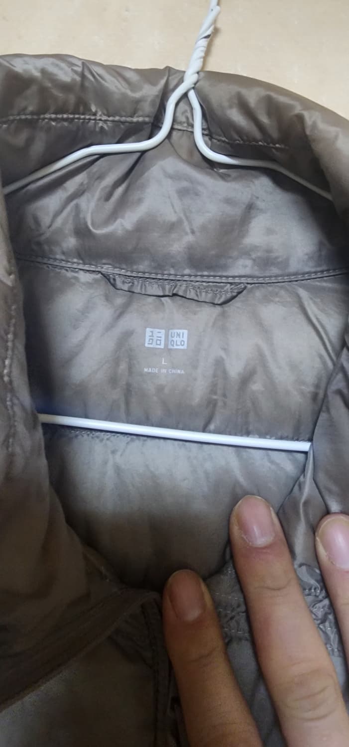유니클로 여성 덕다운 패딩조끼 L사이즈 상태굿 상품이미지3