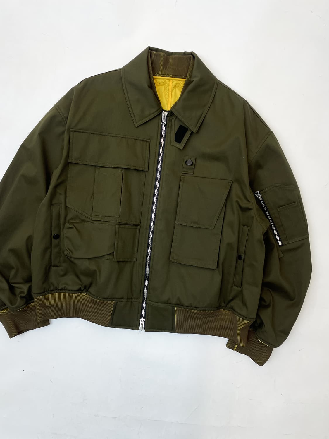 솔리드옴므 22fw 로고 플라케 봄버 자켓 상품이미지4