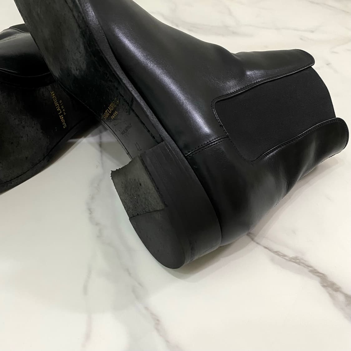 생로랑 와이어트 30 스무스 레더 첼시 부츠 블랙 42EU 634195 상품이미지8