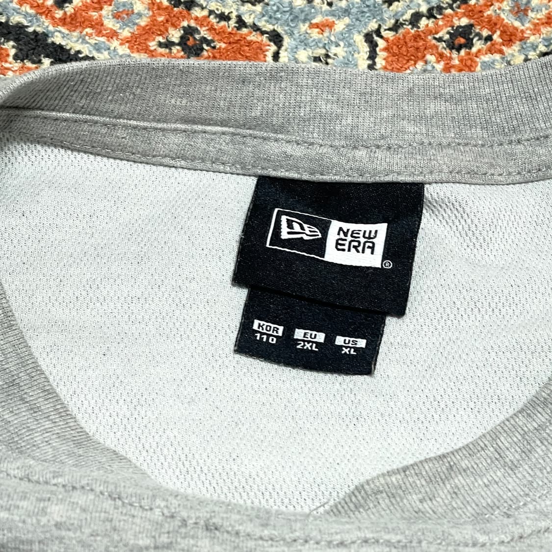 뉴에라 프린팅 그레이 반팔티셔츠 남성110 상품이미지4