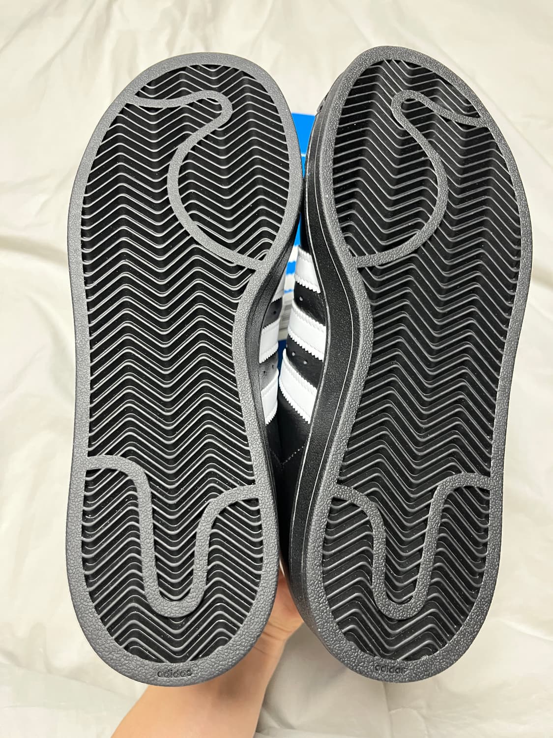 [255] 아디다스 슈퍼스타 2 블랙 새상품 상품이미지4