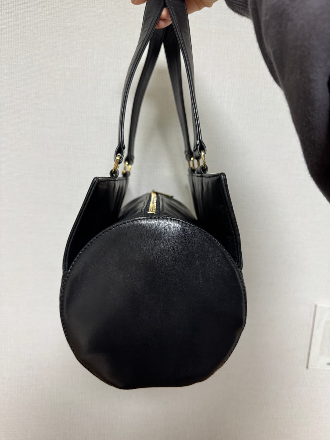 샤넬 CC로고 초코바 원통 토트백 상품이미지5