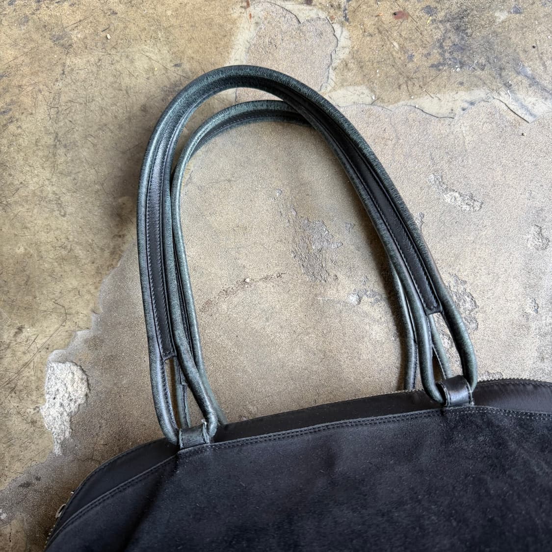 페레가모 간치니 로고 스웨이드/레더 숄더 백 상품이미지4