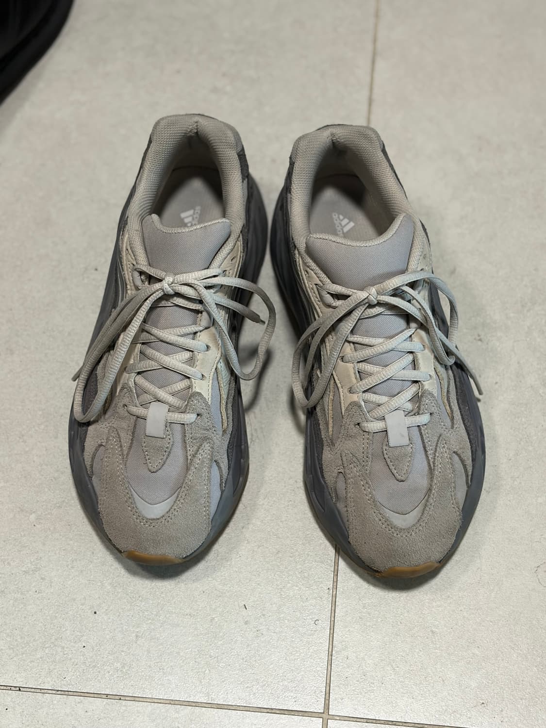 아디다스 이지 부스트 700 V2 테프라 상품이미지2