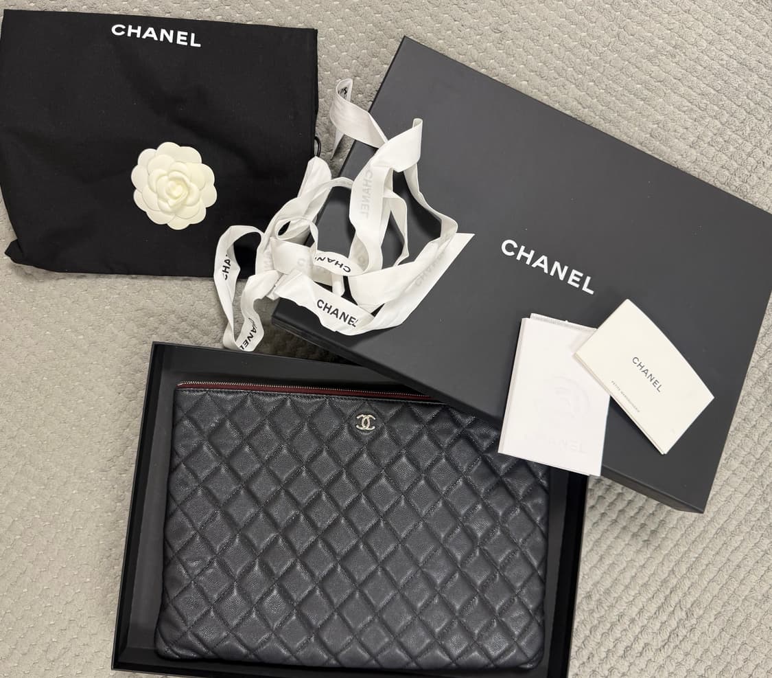 샤넬 클래식 캐비어 라지 클러치 블랙 은장 상품이미지1