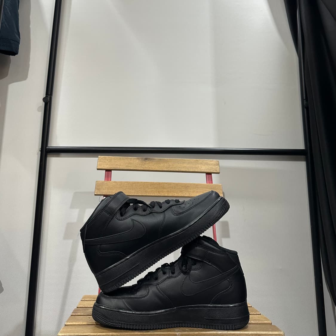 270) 나이키 운동화 남성 남자 신발 에어포스1 미드 올블랙 상품이미지7
