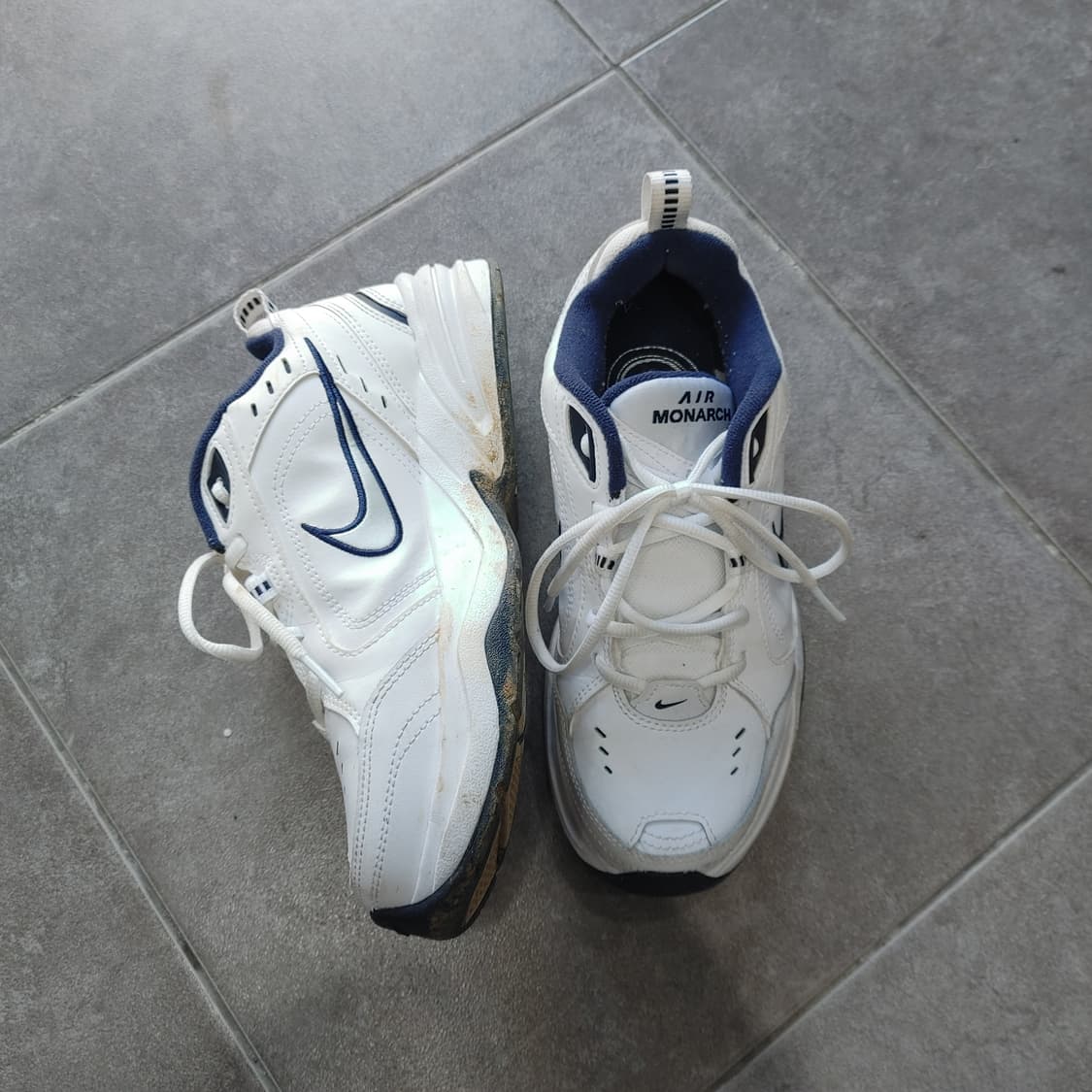 245 나이키 에어모나트4 런닝화 슈즈 운동화 상품이미지1