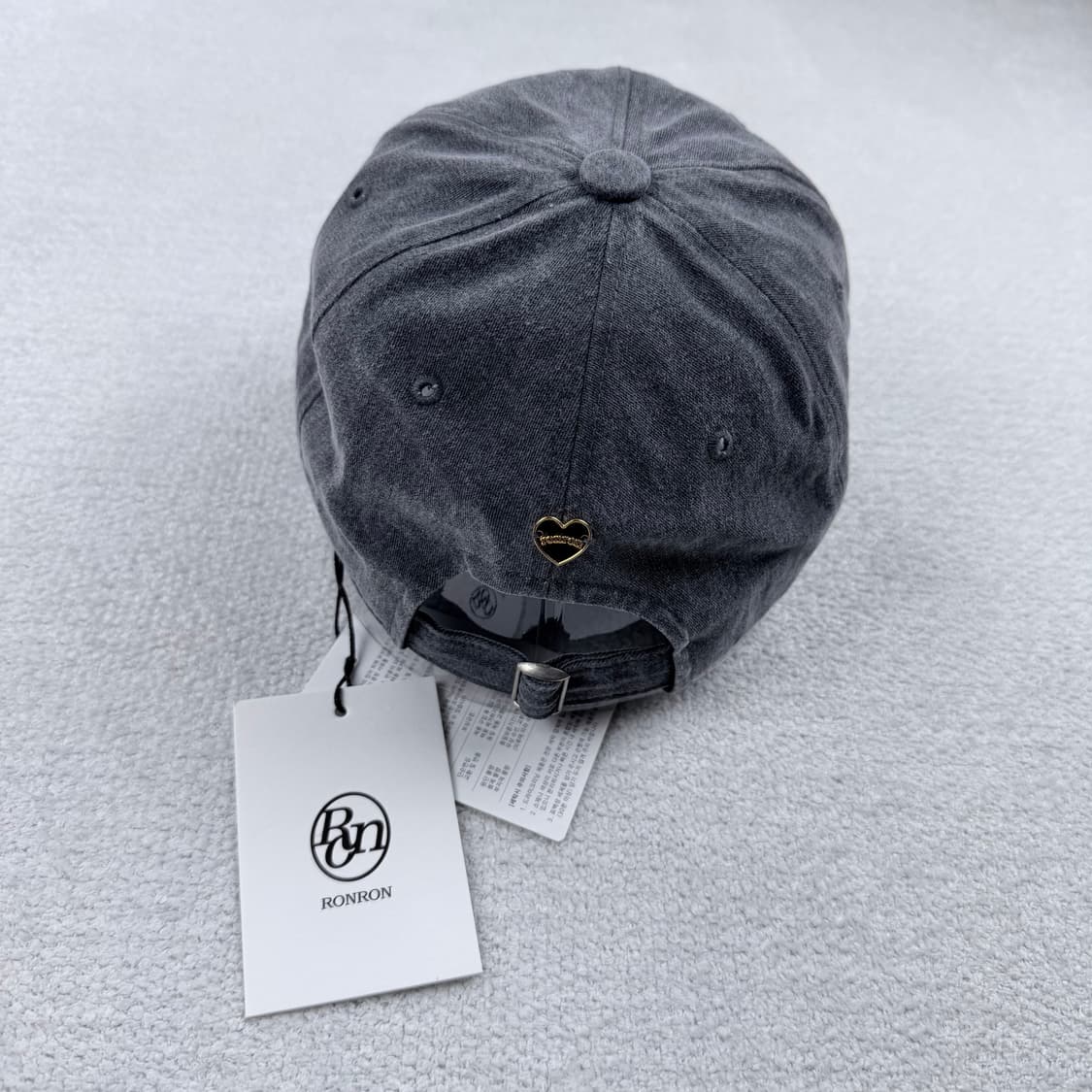 론론 HEART RIBBON BALL CAP CHARCOAL 상품이미지5