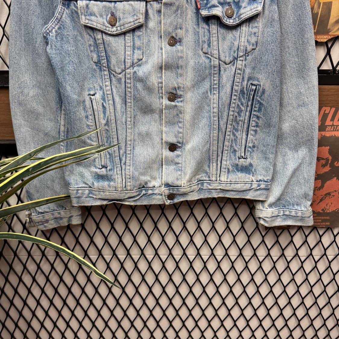 90s 리바이스 데님 트러커 자켓 전면 투포켓 디테일 연청 상품이미지4