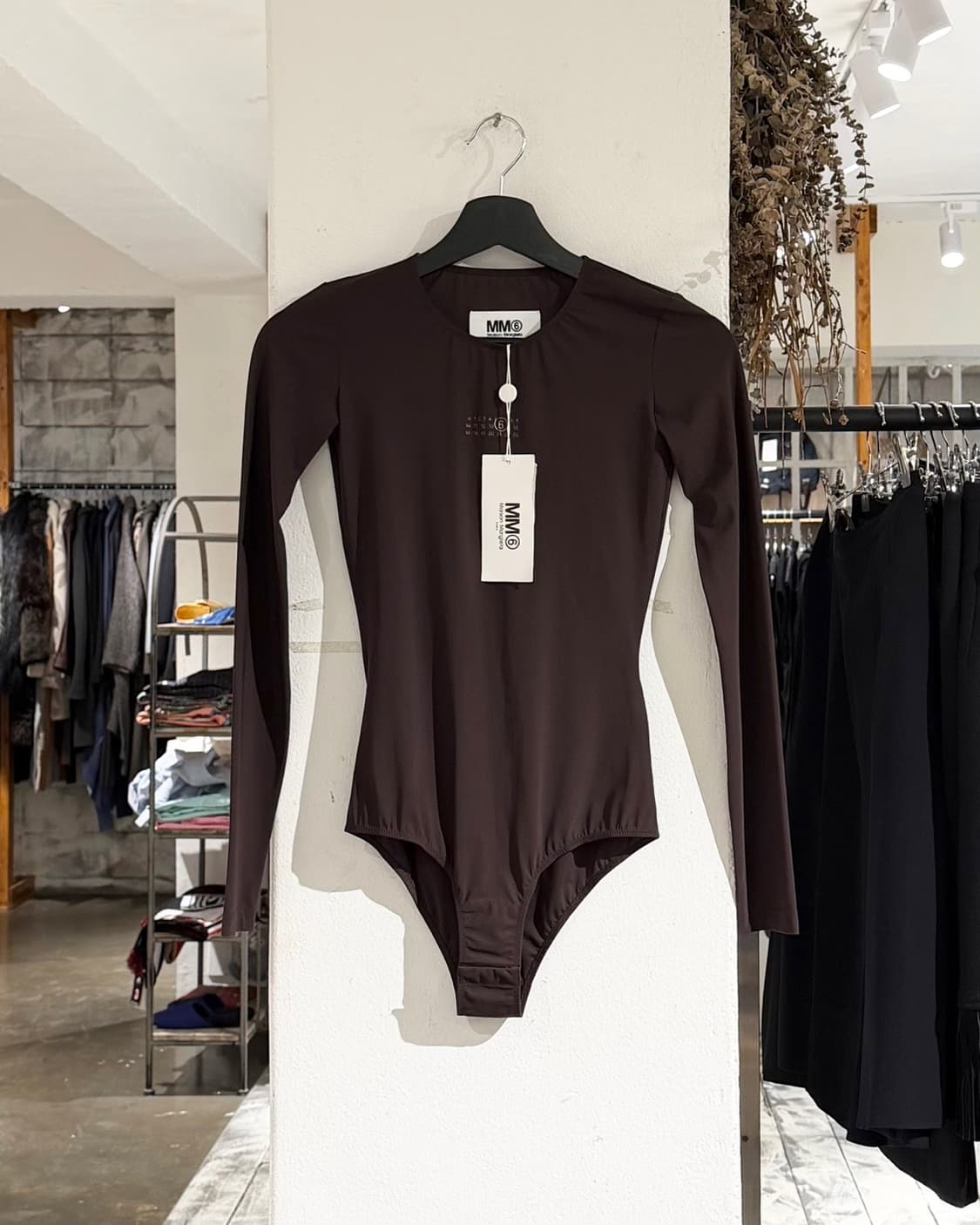 mm6 브라운 로고 롱슬리브 저지 바디수트 상품이미지1