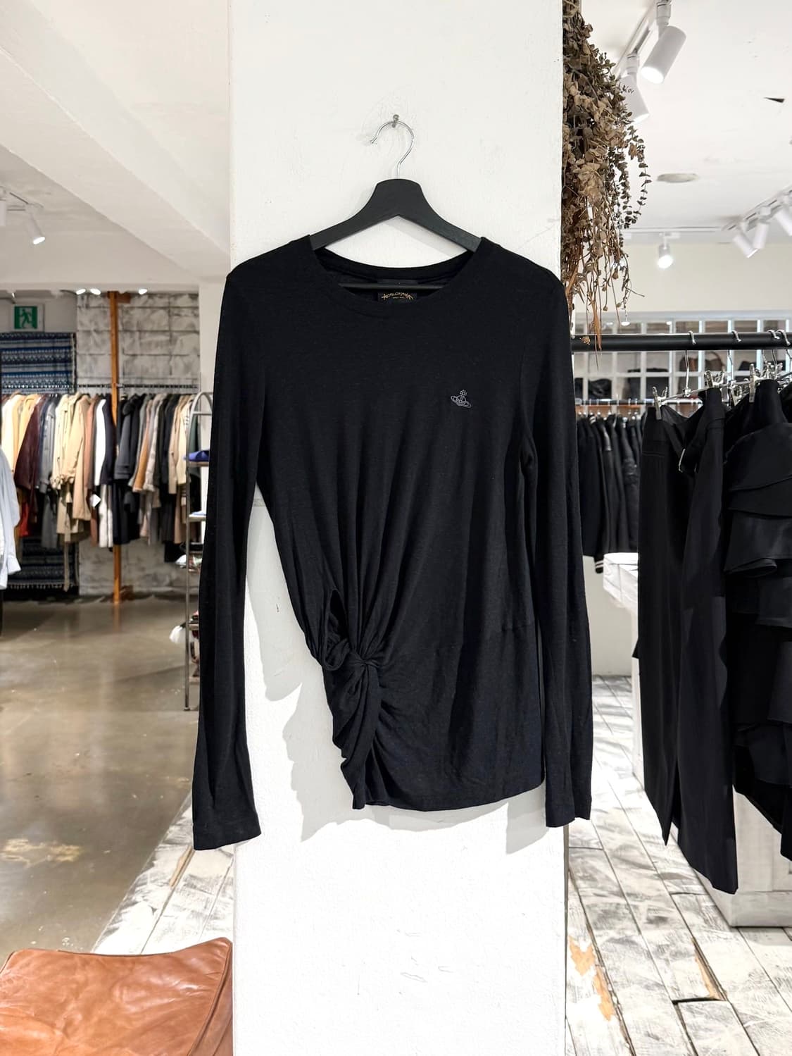 비비안 웨스트우드 앵글로매니아 블랙 트위스트 롱 슬리브 상품이미지1