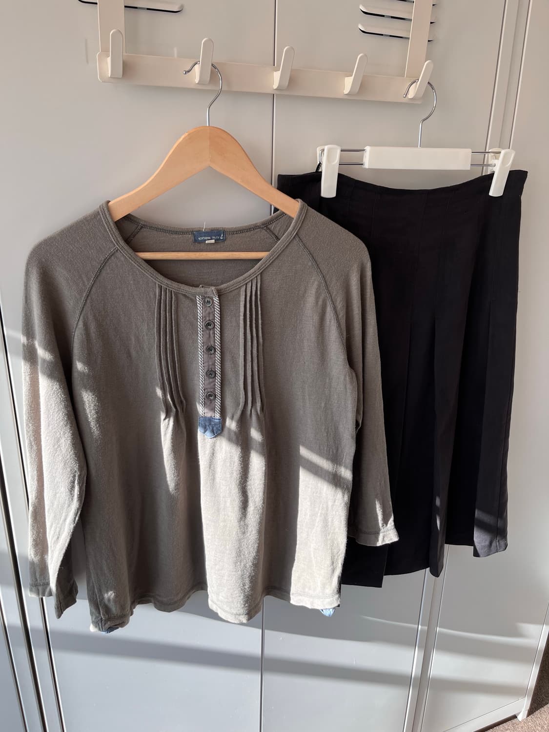 Northern truck 카키 핀턱 단추 롱 슬리브 상품이미지9