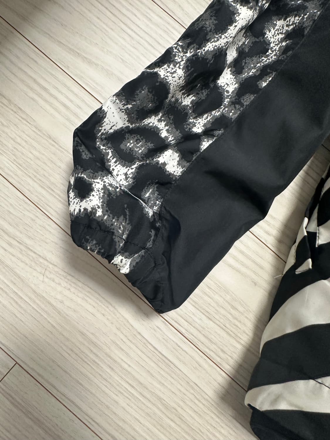 wtaps x fcrb 콜라보 윈드브레이커 상품이미지3