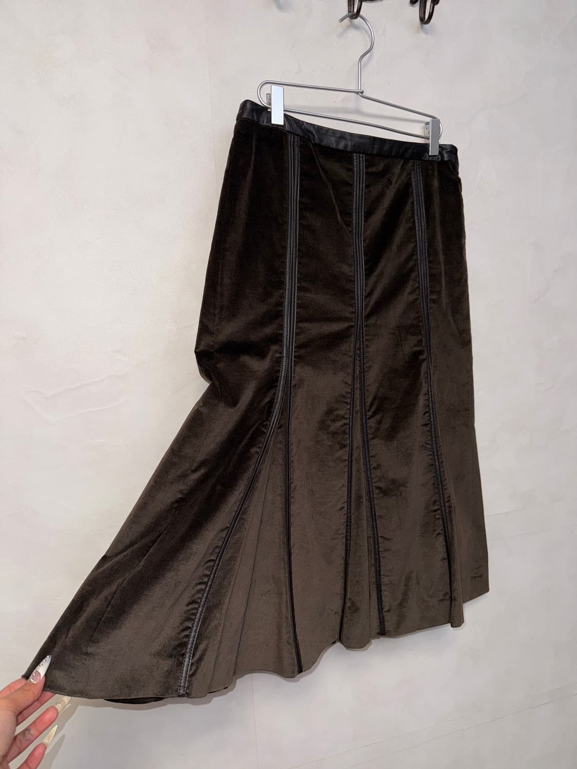 Demoo dark brown velvet cow skin skirt 상품이미지2