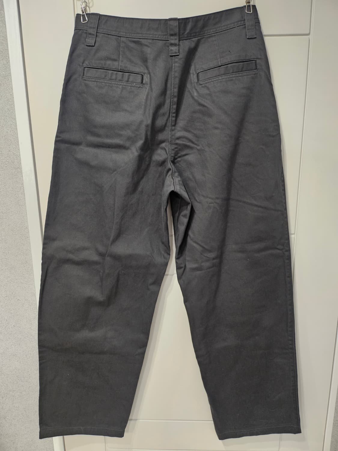 (85) 유니클로 U 와이드핏 치노팬츠 긴기장 다크 그레이 상품이미지2