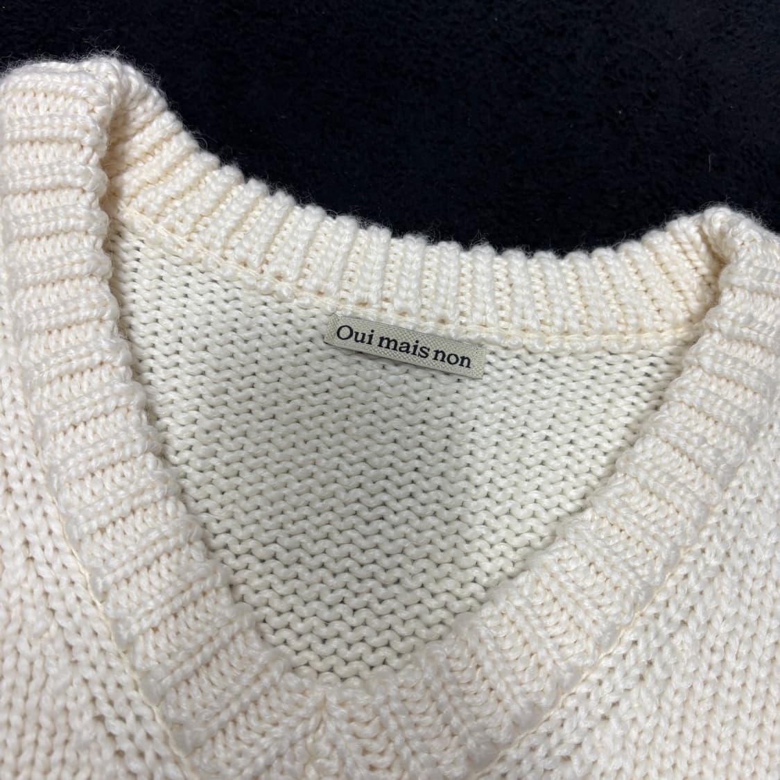 FREE 위메농 OUI MAIS NON 아이보리 로웰 알파카 브이넥 니트 상품이미지4