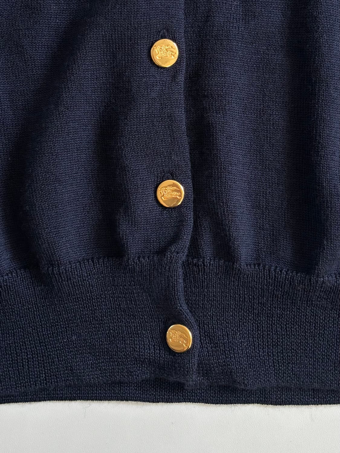Burberry 버버리 네이비 금장 버튼 가디건  상품이미지4