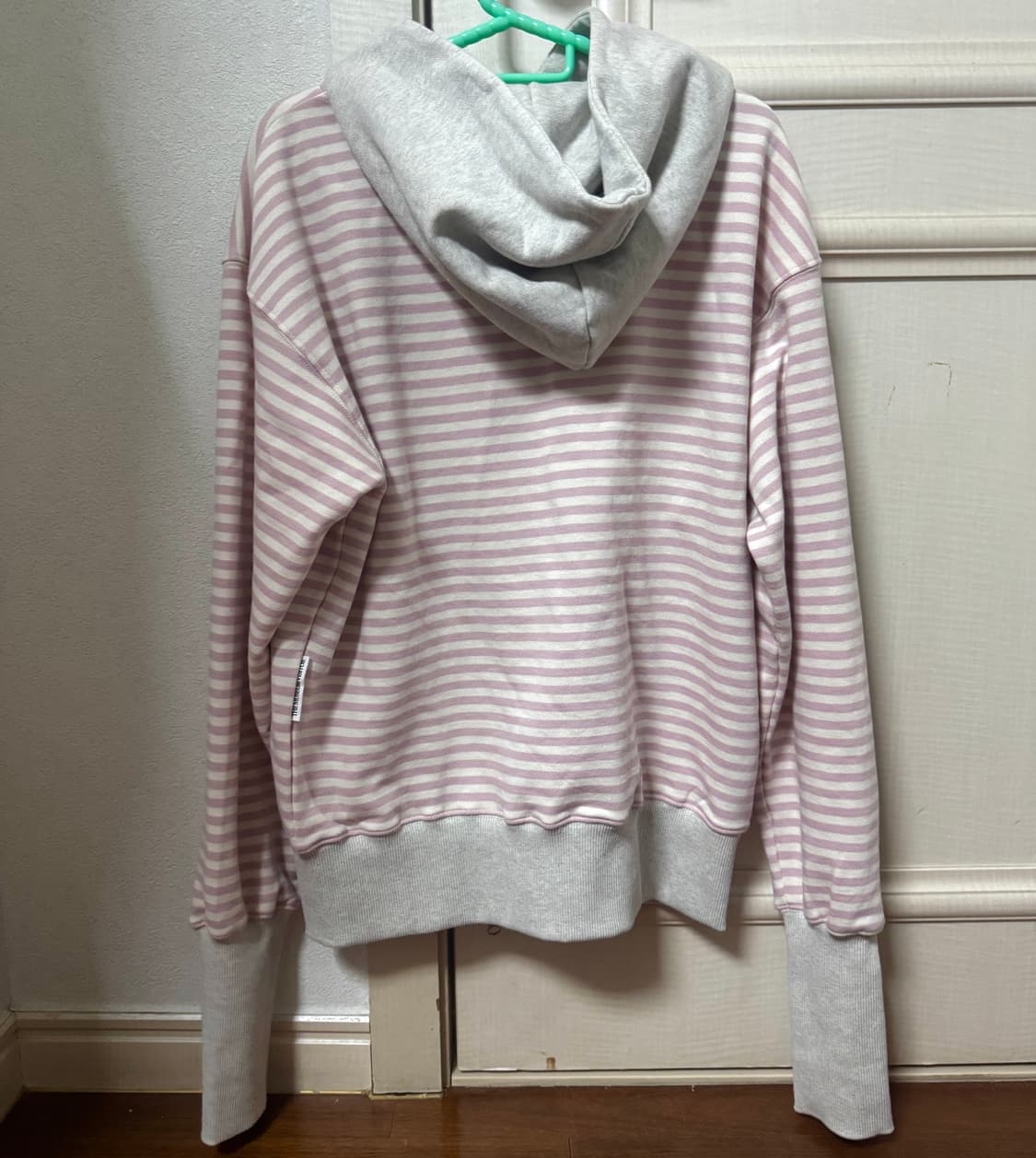 더뮤지엄비지터 후드집업 아일릿 모카 상품이미지3