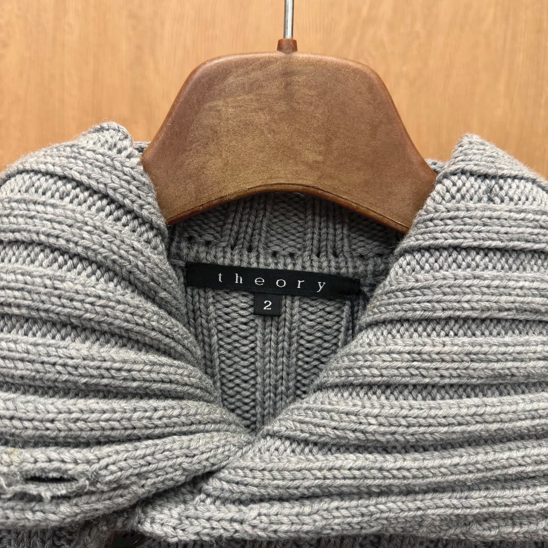 띠어리 골지 니트 가디건 숄 카라 더블 버튼 디테일 슬림핏 그레이 상품이미지6