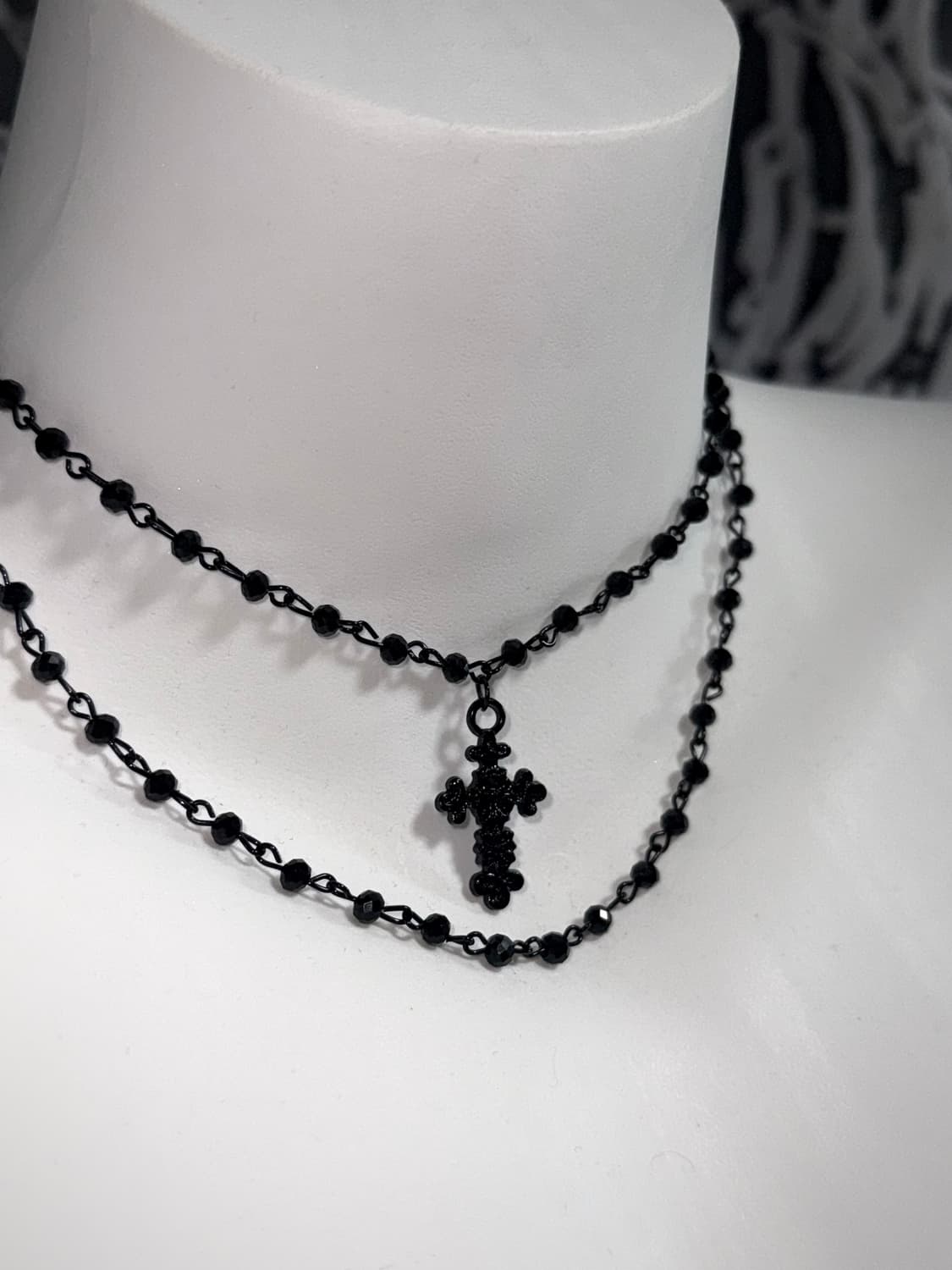 NOIR CROSS NECKLACE 상품이미지1