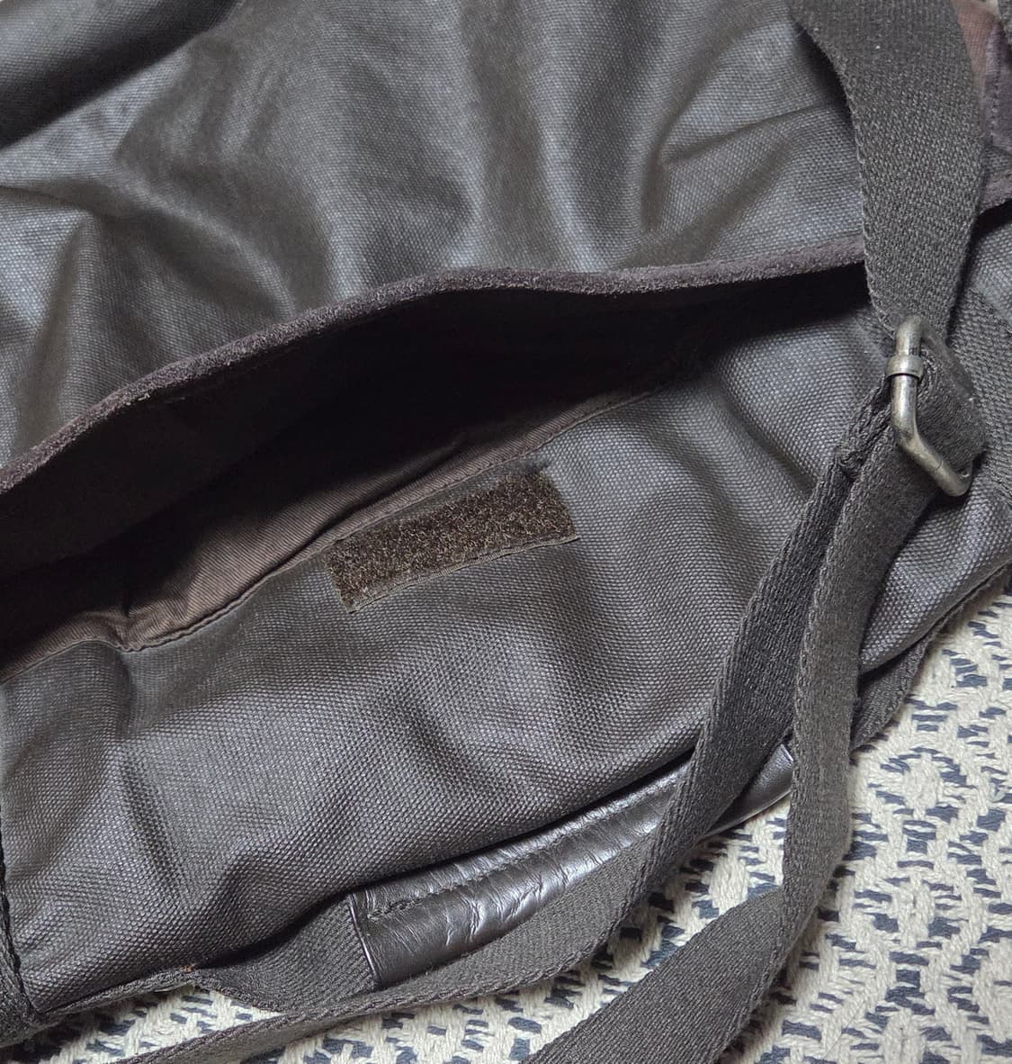 캘빈클라인 왁스코팅 빈티지 크로스백 상품이미지7