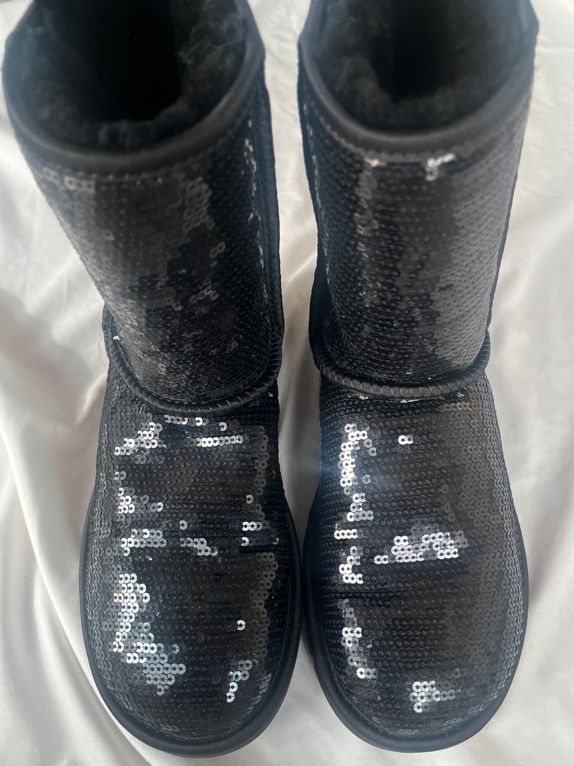 (새상품 초레어) 어그 클래식 숏 스파클즈 스팽글 털 부츠 상품이미지2