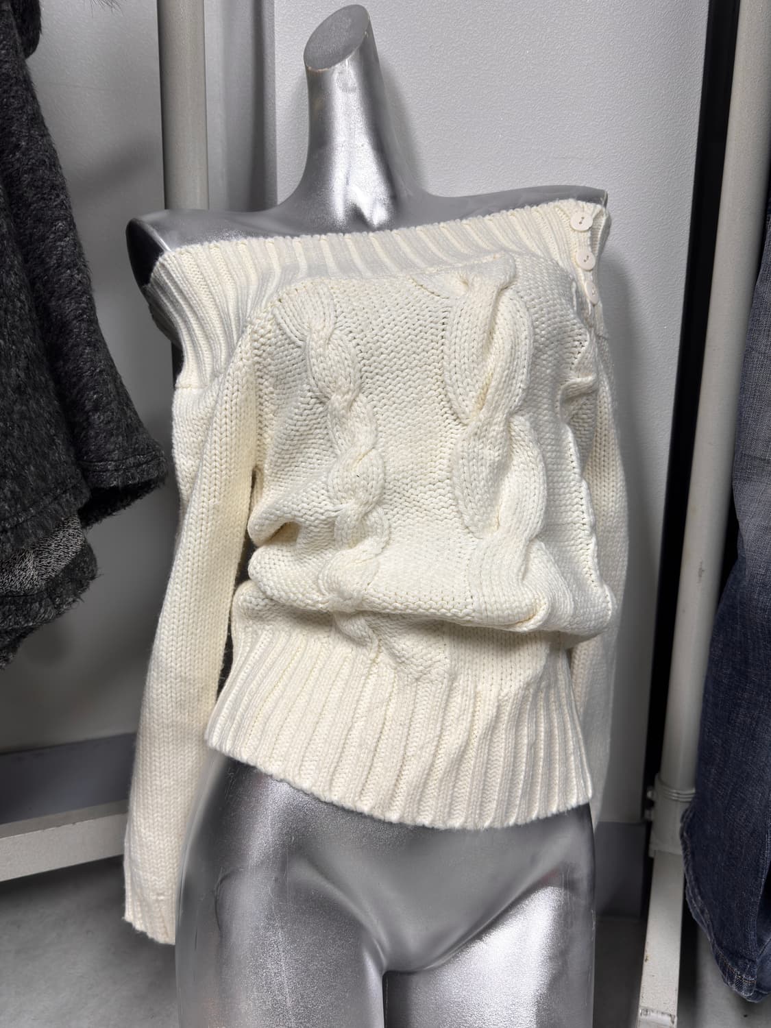 갸루  오프숄더 버튼니트  상품이미지2