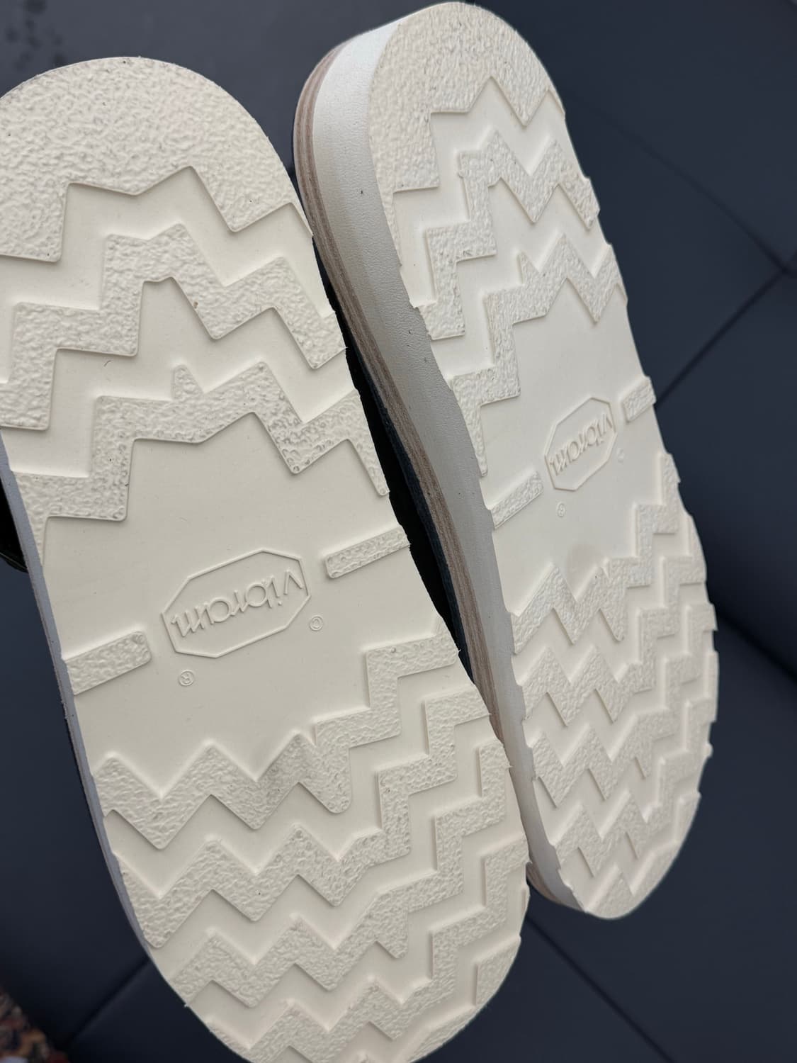 (290) 롤링라우드 코릴라부츠 뮬 블랙 에센스룸 상품이미지3