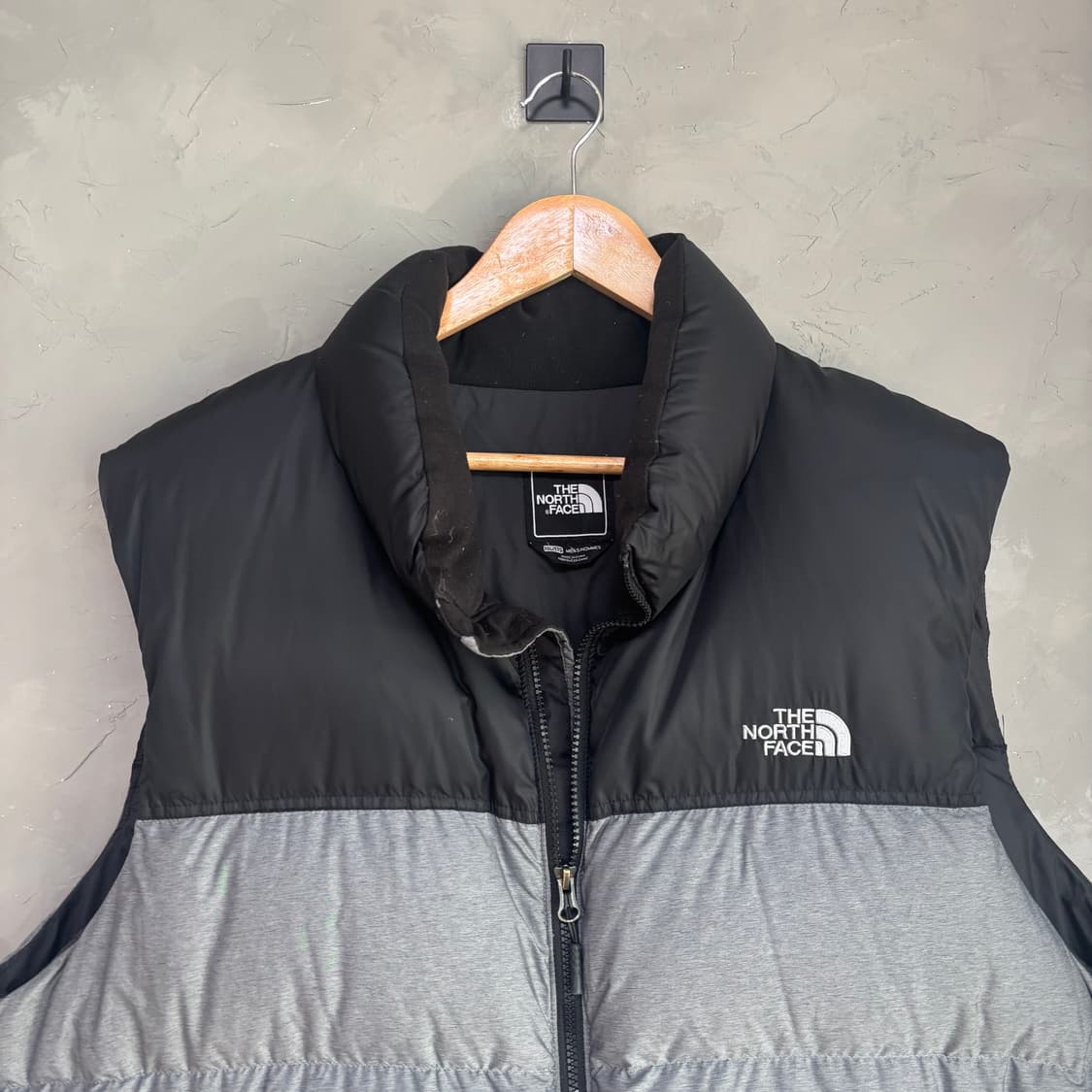 노스페이스 700 눕시 구스다운 패딩조끼 그레이 상품이미지2