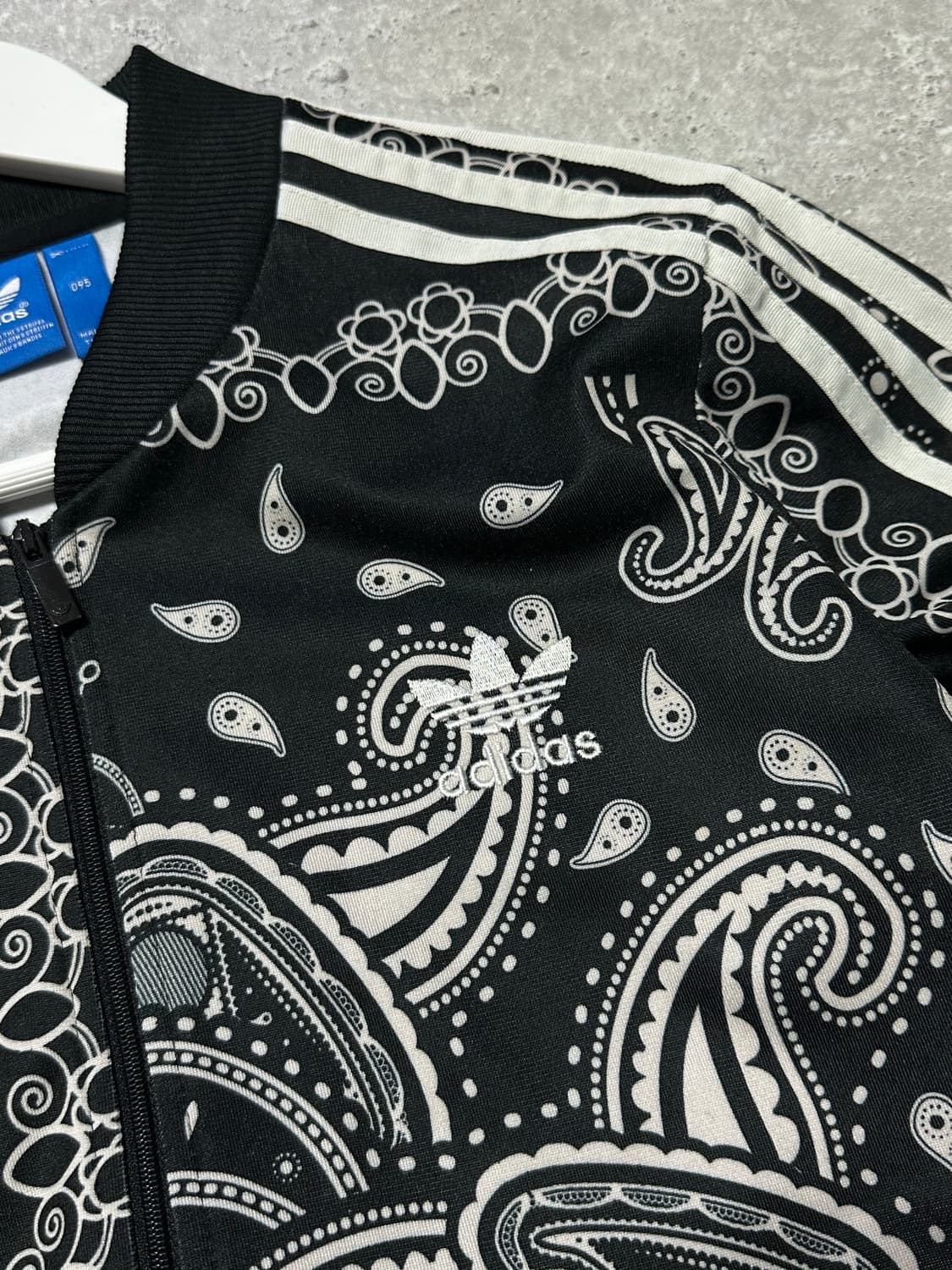아디다스 페이즐리 빅로고 트랙탑 상품이미지4