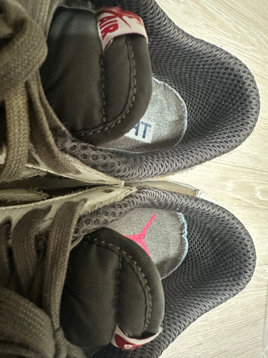 조던 1 x 트래비스 스캇 레트로 로우 세일 앤 리저록 270 상품이미지3