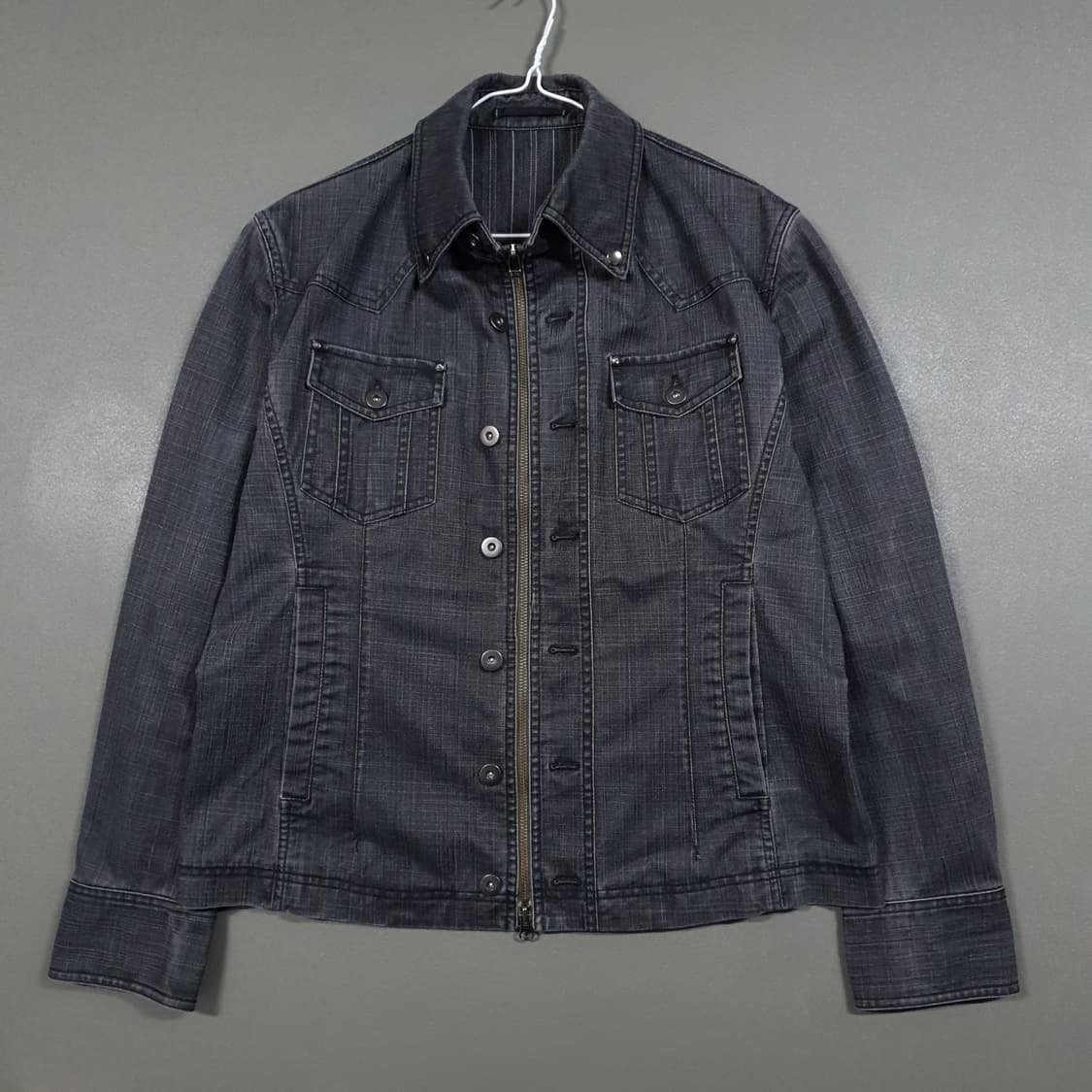 엘르 옴므 버튼 지퍼 디테일 흑청 데님 트러커 자켓 청자켓 상품이미지1