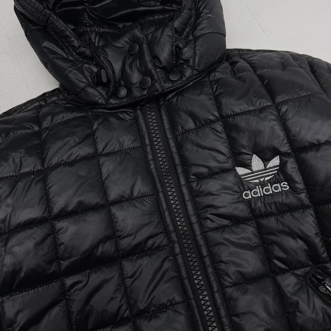 아디다스 실버 파이어버드 퀼팅 크롭 경량패딩 상품이미지3