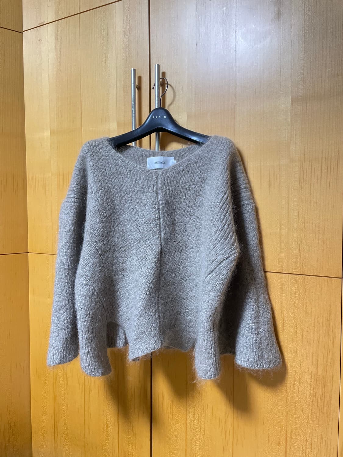 ECRU 에크루 JANE SMITH 모헤어 브이넥 니트 상품이미지2